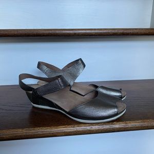 Womens Dansko Vera leather peep toe shoes sandals with arch support size 9.5 10
